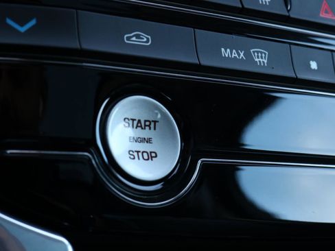 Used 2016 Jaguar XF Prestige image 33