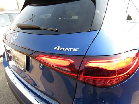 Used 2025 Mercedes-Benz GLC 300 4MATIC image 29