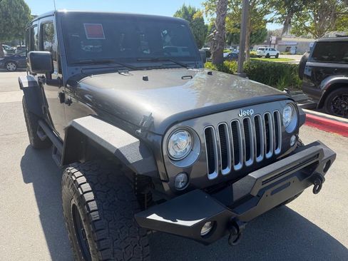 Used 2017 Jeep Wrangler Unlimited Sahara AWD/4WD image 2