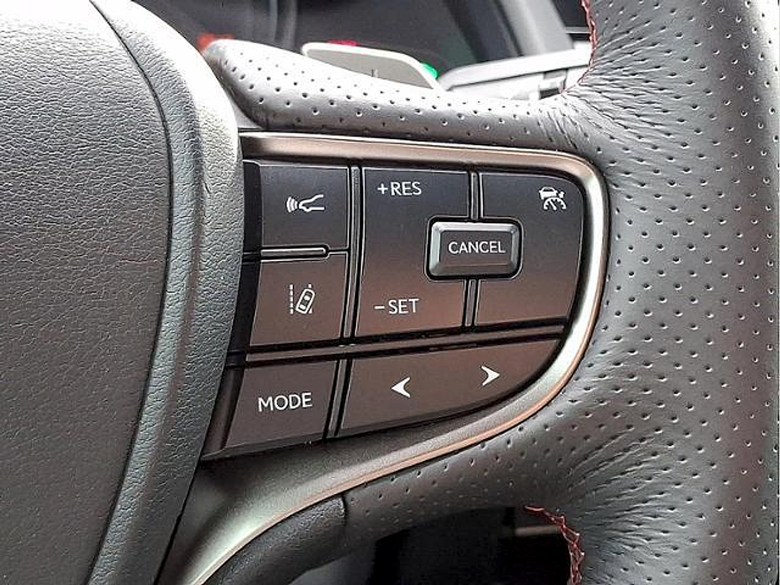 Certified 2023 Lexus UX 250h F Sport FWD image 24