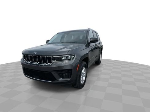 Used 2022 Jeep Grand Cherokee Laredo w/ Luxury Tech Group I image 3