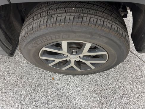 Used 2024 Jeep Grand Cherokee Limited image 8