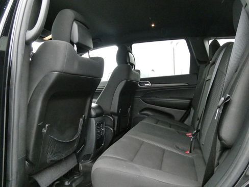 Used 2018 Jeep Grand Cherokee Laredo AWD/4WD image 18