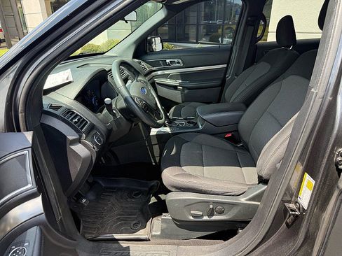 Used 2019 Ford Explorer XLT FWD image 8