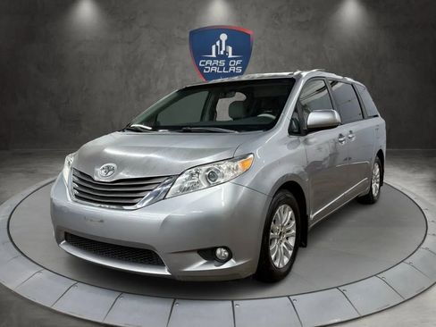 Used 2013 Toyota Sienna XLE w/ Entertainment Pkg image 1