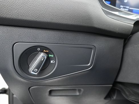 Used 2023 Volkswagen Tiguan SE w/ Panoramic Sunroof Package image 23