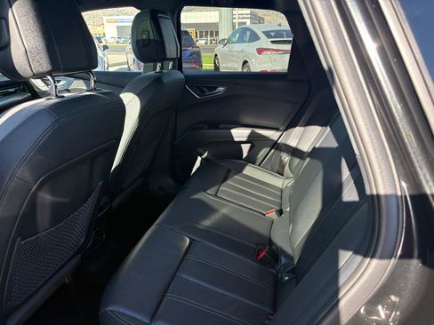 Used 2022 Audi Q4 e-tron Premium Plus w/ Premium Plus AWD/4WD image 7