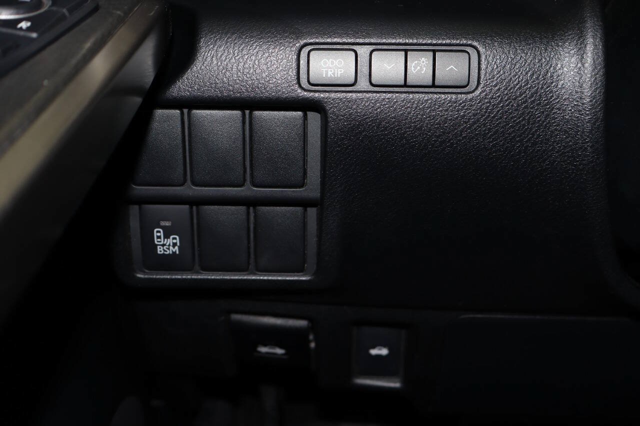 Used 2014 Lexus IS 350 w/ F Sport Package RWD image 17