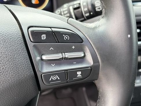 Used 2022 Hyundai Kona Limited AWD/4WD image 14