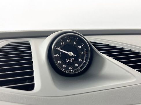 New 2026 Porsche Macan 4 Electric image 33