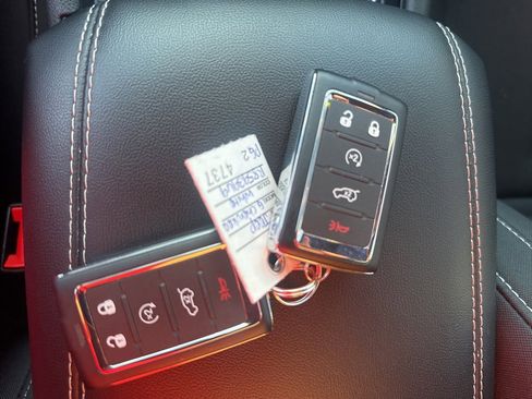 Certified 2024 Jeep Grand Cherokee Laredo w/ Luxury Tech Group I image 17