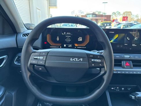 Used 2025 Kia K4 LXS image 35