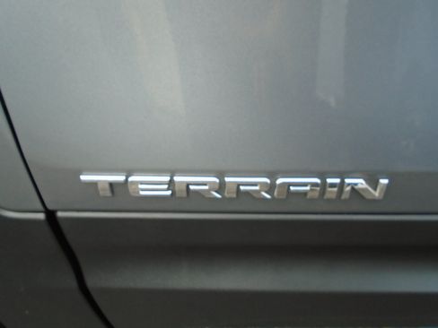 Used 2021 GMC Terrain SLE w/ Driver Convenience Package AWD/4WD image 19