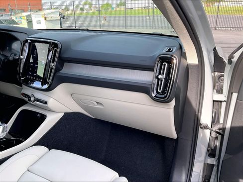 New 2026 Volvo XC40 B5 Plus w/ Protection Package Premier AWD/4WD image 28