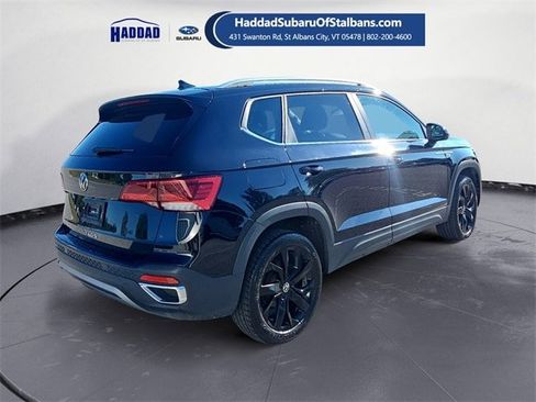 Used 2022 Volkswagen Taos SE w/ Panoramic Sunroof Package image 5