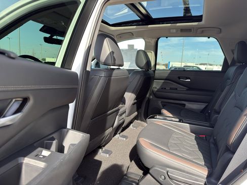 New 2026 Nissan Pathfinder Platinum image 30
