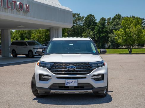 Used 2023 Ford Explorer XLT w/ Equipment Group 202A RWD image 3