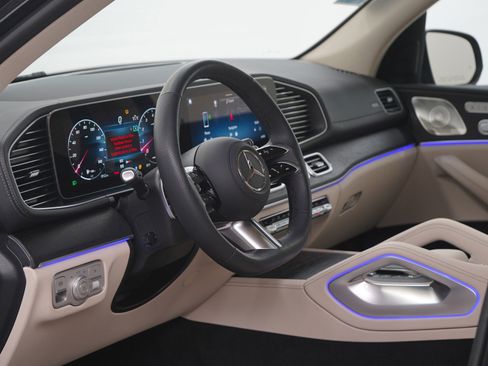 Used 2025 Mercedes-Benz GLS 450 4MATIC image 28