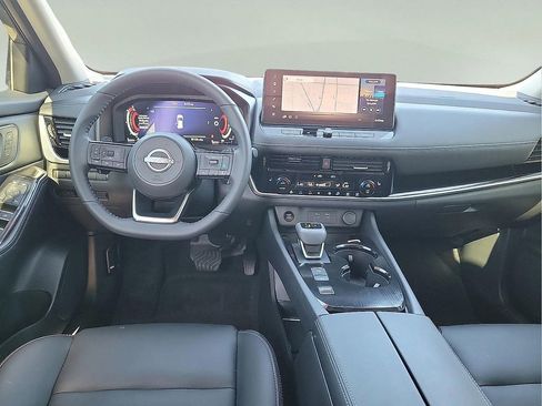 Used 2024 Nissan Rogue SL w/ SL Premium Package FWD image 10