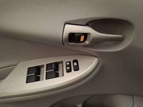 Used 2011 Toyota Corolla LE FWD image 13