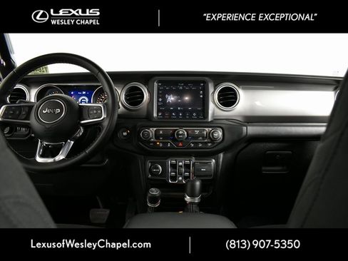 Used 2020 Jeep Wrangler Unlimited Sahara image 23