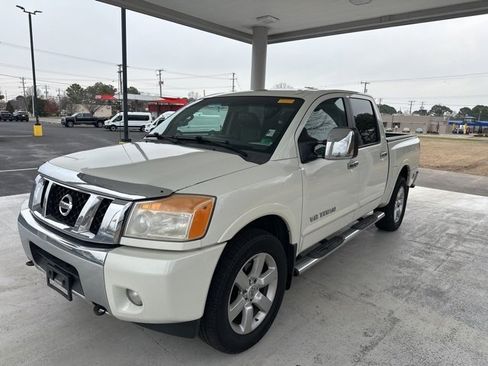Used 2014 Nissan Titan SL w/ SL Moonroof Package image 5