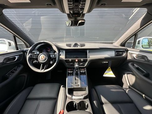 Used 2026 Porsche Macan AWD/4WD image 6