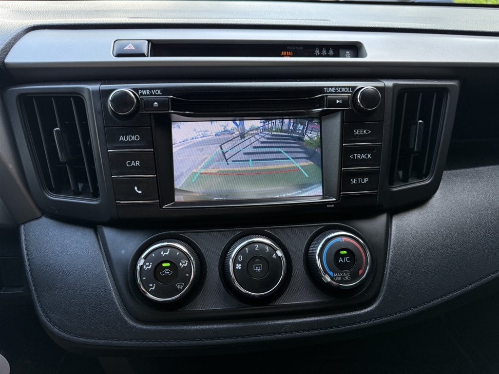 Used 2017 Toyota RAV4 LE FWD image 22