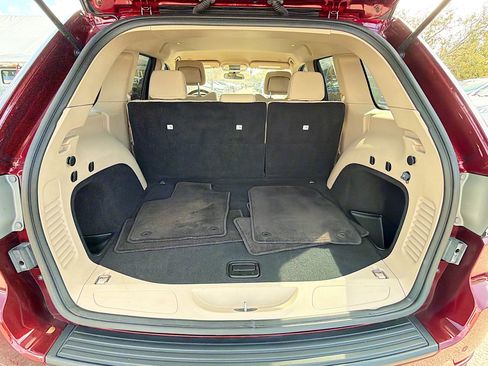 Used 2018 Jeep Grand Cherokee Laredo image 12