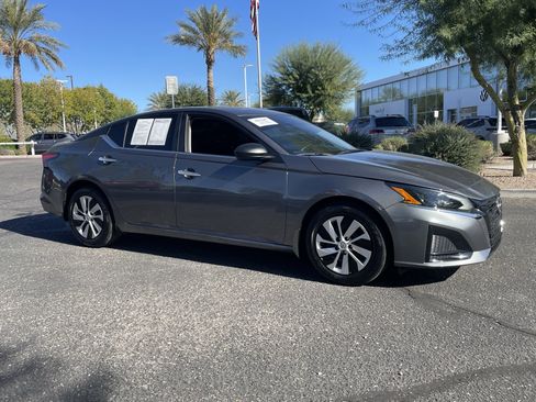 Used 2024 Nissan Altima 2.5 S image 7