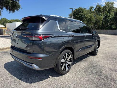 New 2025 Mitsubishi Outlander SEL image 8