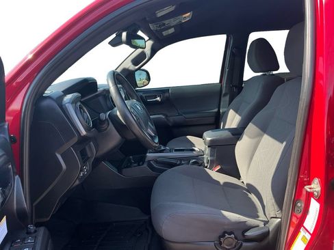 Used 2019 Toyota Tacoma TRD Off-Road AWD/4WD image 14