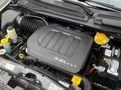 Used 2018 Dodge Grand Caravan SE FWD image 29