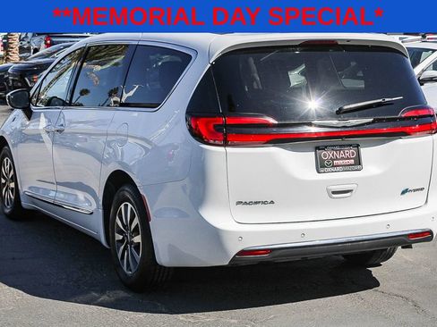 Used 2023 Chrysler Pacifica Limited FWD image 6