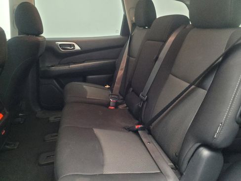 Used 2020 Nissan Pathfinder S FWD image 18