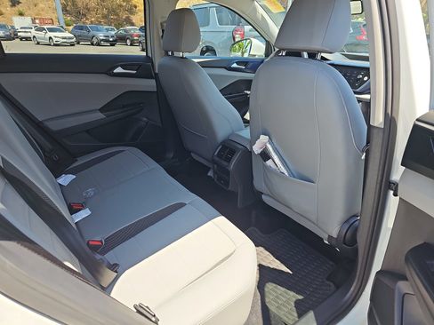 Used 2022 Volkswagen Taos SE FWD image 13