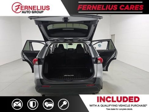 Used 2022 Toyota RAV4 XLE image 12