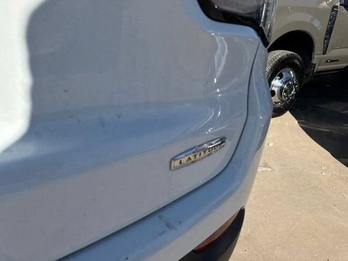 Used 2025 Jeep Compass Latitude w/ Sun & Sound Group AWD/4WD image 21