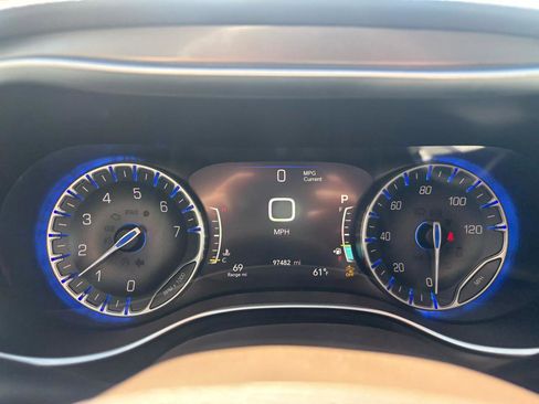 Used 2017 Chrysler Pacifica Touring-L Plus image 17