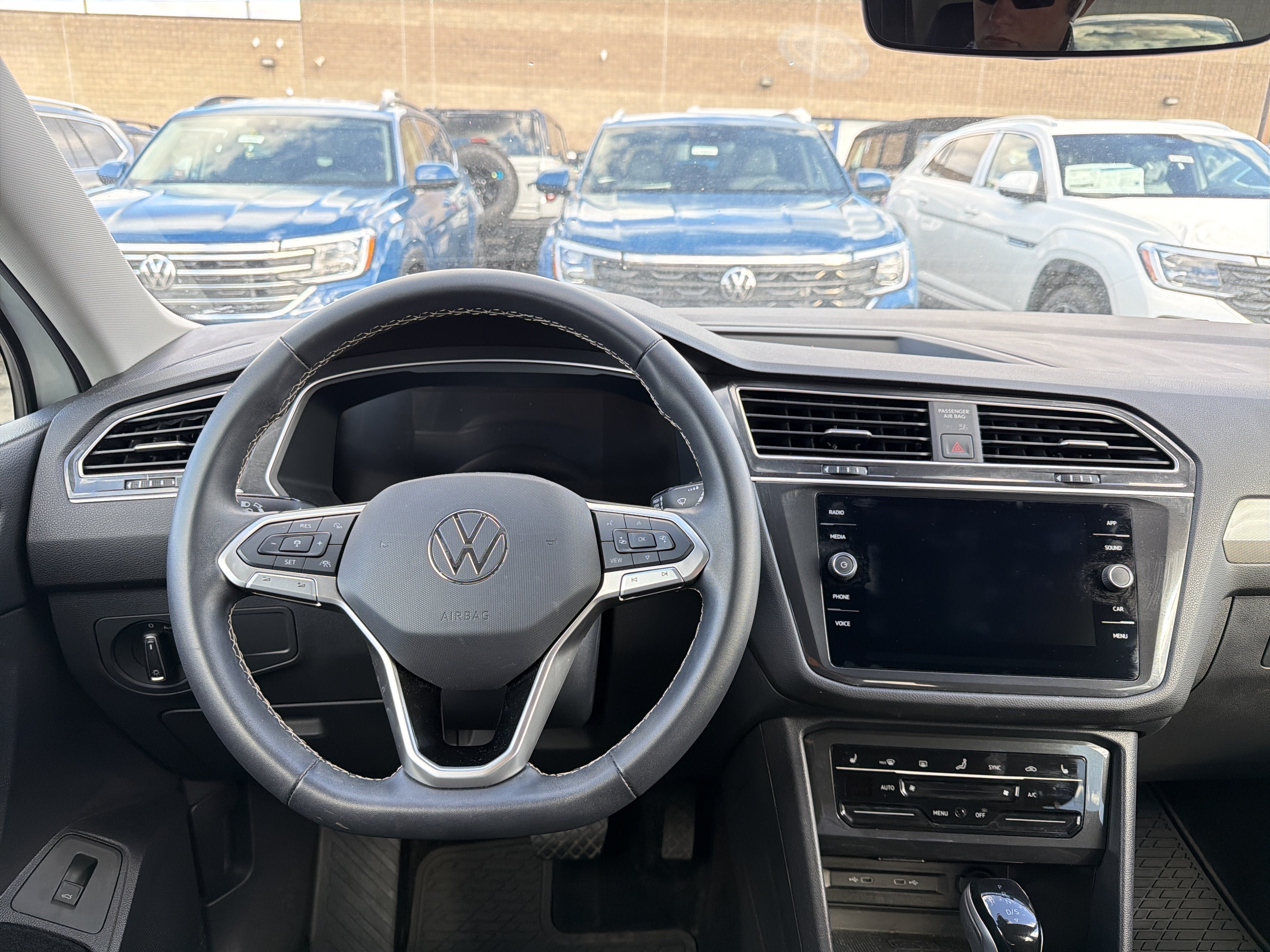 Used 2024 Volkswagen Tiguan SE AWD/4WD image 13
