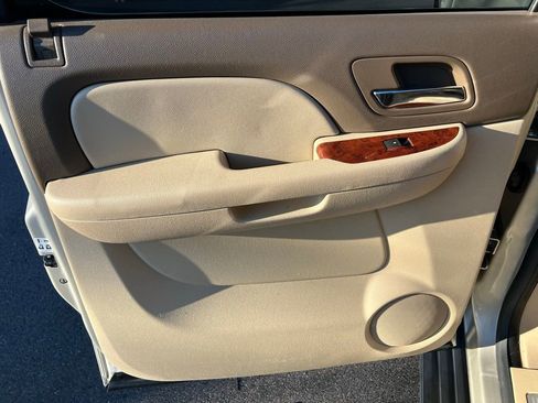 Used 2013 Chevrolet Suburban LTZ image 18