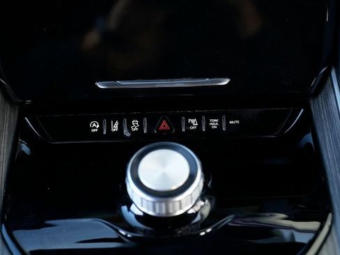 Used 2023 Jeep Wagoneer L Series II image 42