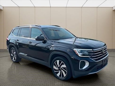 Used 2025 Volkswagen Atlas SE AWD/4WD image 2