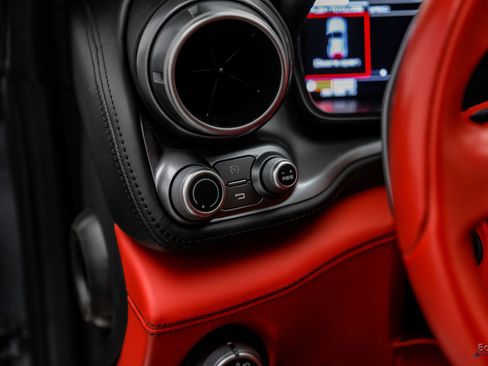 Used 2018 Ferrari GTC4Lusso AWD/4WD image 75