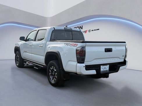 Used 2018 Toyota Tacoma TRD Off-Road w/ Technology Package AWD/4WD image 4