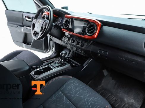 Used 2018 Toyota Tacoma TRD Off-Road image 69