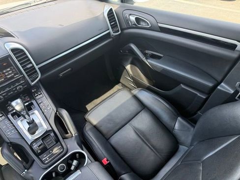 Used 2016 Porsche Cayenne image 10