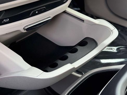 Used 2019 Chrysler Pacifica Limited FWD image 31