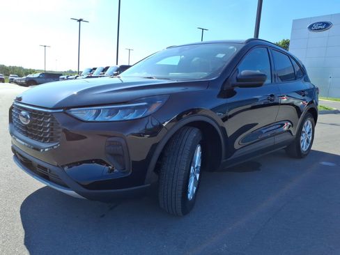 Certified 2025 Ford Escape Active w/ Tech Pack #1 FWD image 7