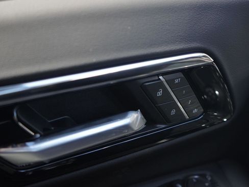 New 2025 Chevrolet Suburban Premier image 18